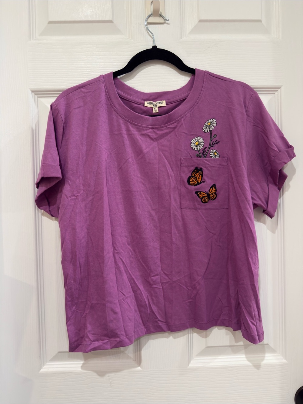 Purple Cropped T-Shirt with Monarch Butterflies and Daisies NWT